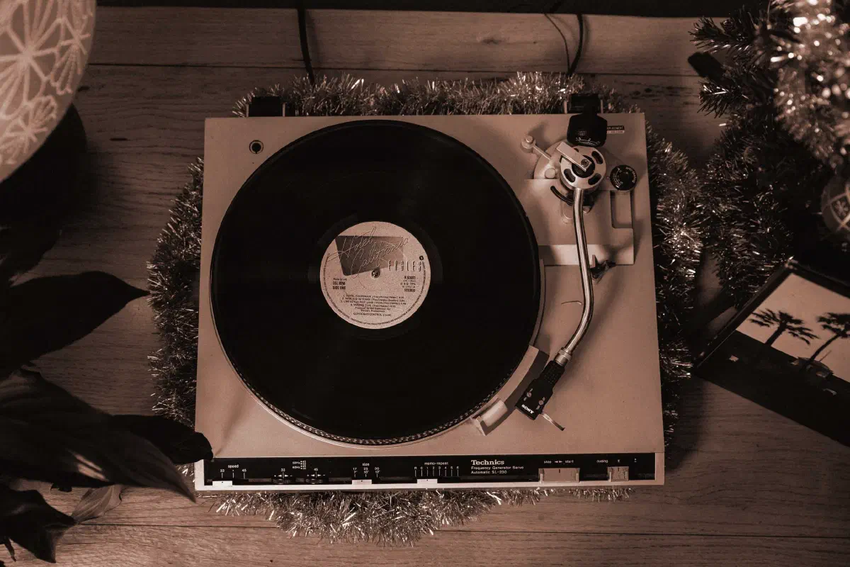8 Weihnachtsgeschenke für den Vinyl-Liebhaber