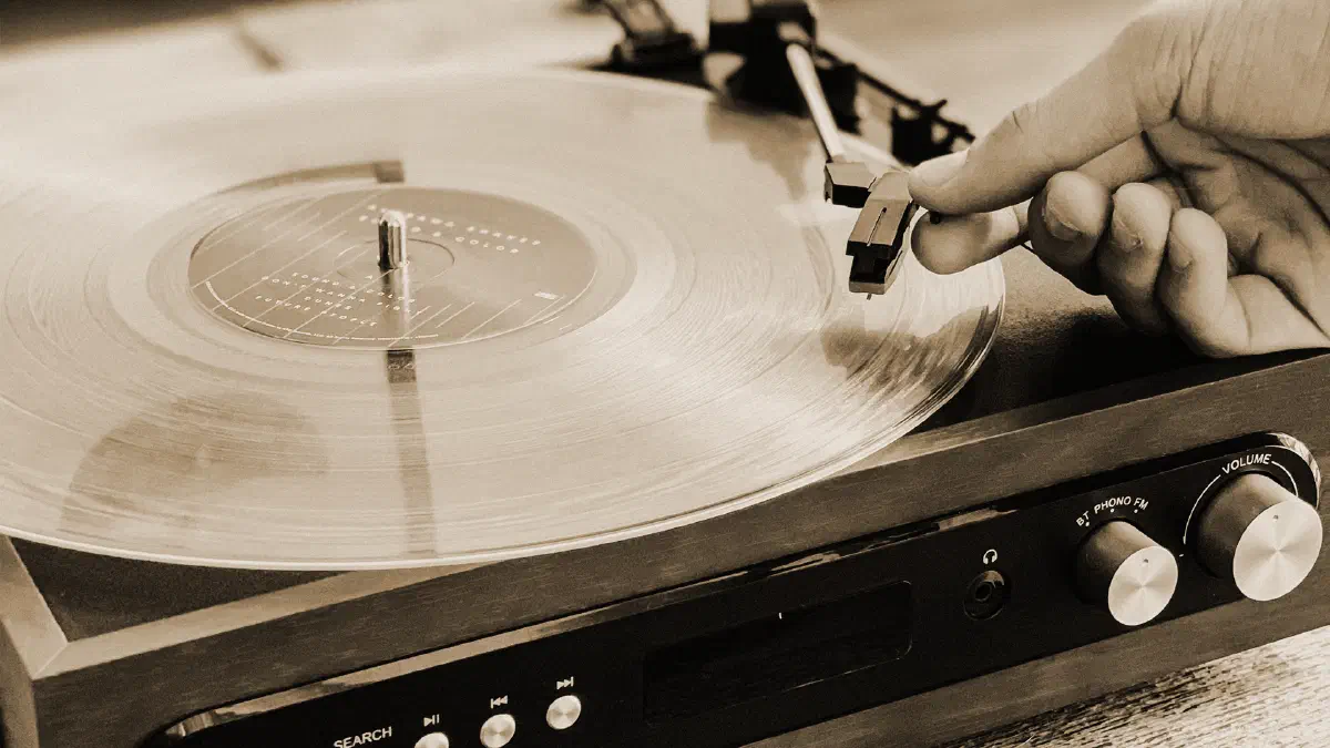 Vollautomatik vs. Manuelle Plattenspieler – Alle Infos, Tipps & die besten Geräte