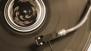 Plattenspieler einstellen, leicht gemacht: So justierst du in 4 Schritten deinen Plattenspieler