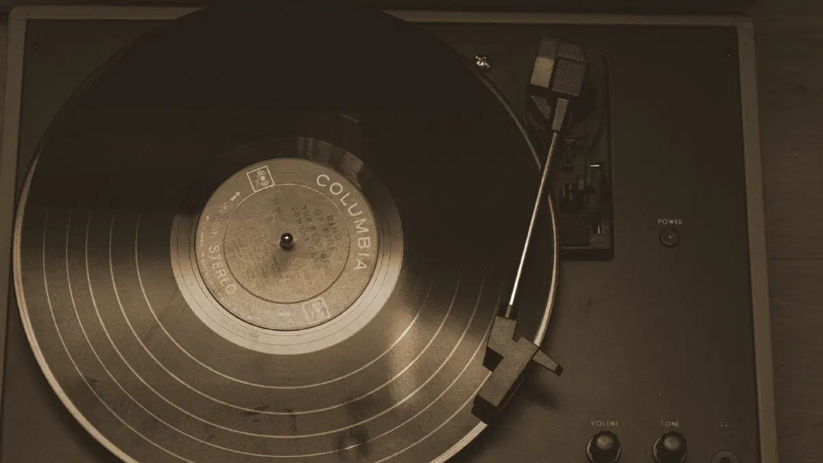 Plattenspieler Pflege: Wie du Plattenspieler, Schallplatte & Co reinigst